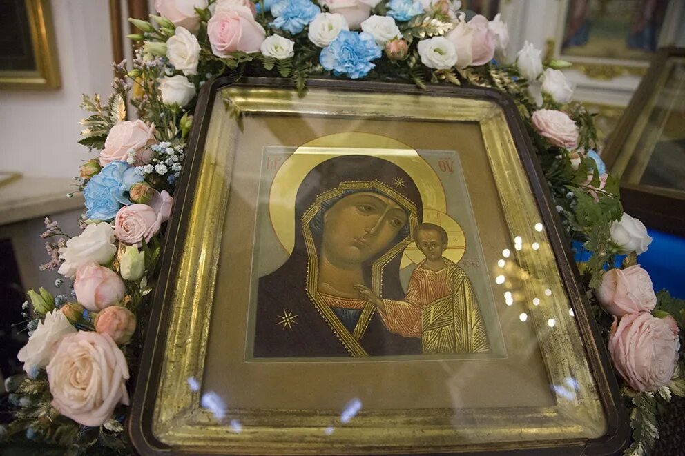 ярославль крестный ход казанской иконы богоматери. ярославль казанский монастырь икона. рама от казанской ярославской иконы божией матери. пресвятая богородица. казанская божья матерь ярославль.