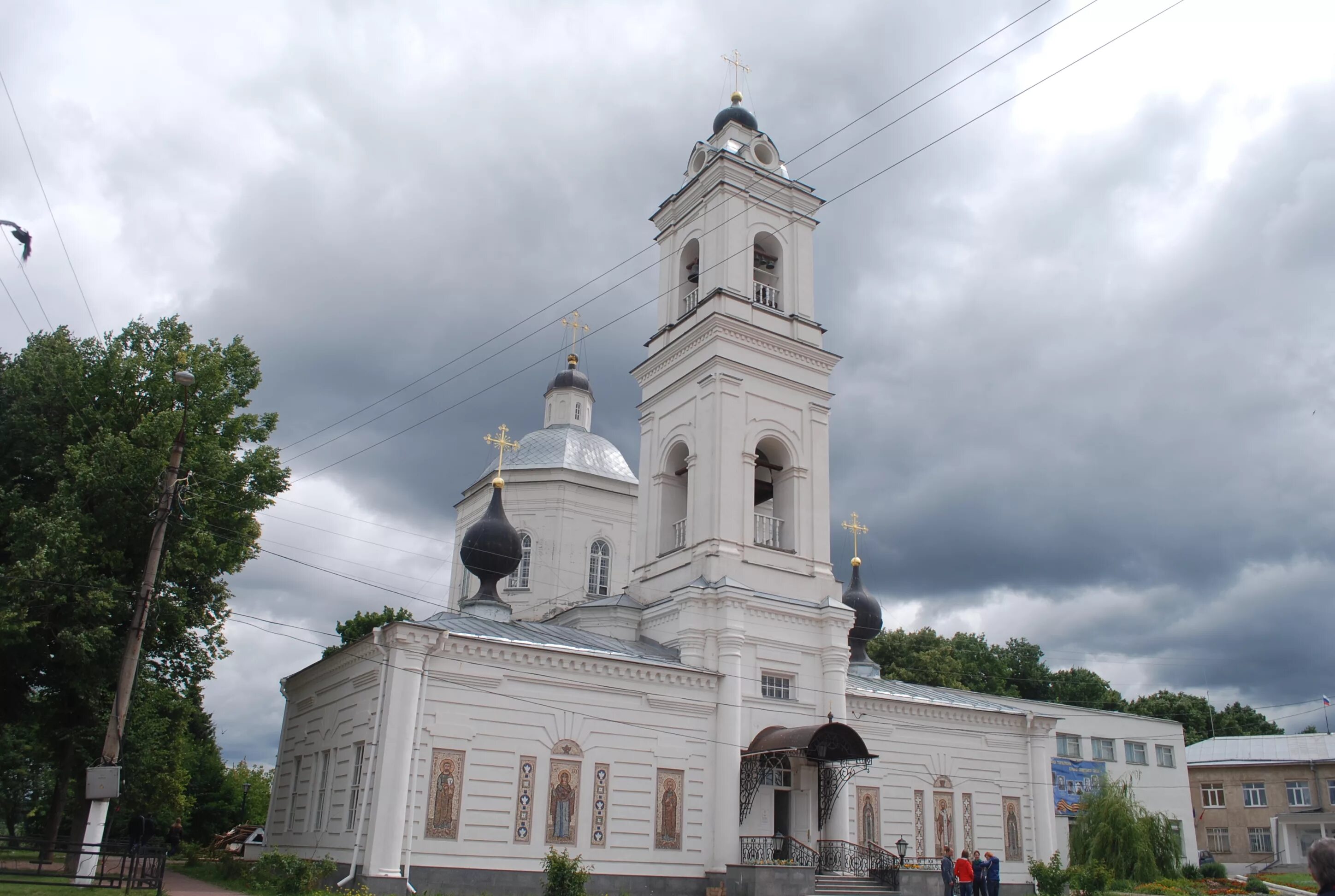 Тарусская серпухов завтра. Таруса Петровский монастырь. Город Таруса достопримечательности. Таруса фото города.