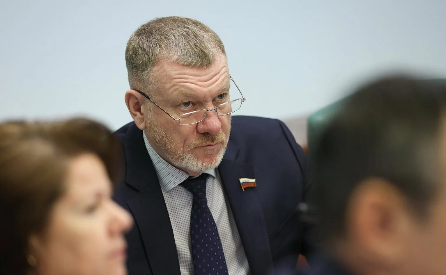 сенатор фото. совет федерации рф зал заседаний. члены совета федерации. сенатор россии. сенатор.