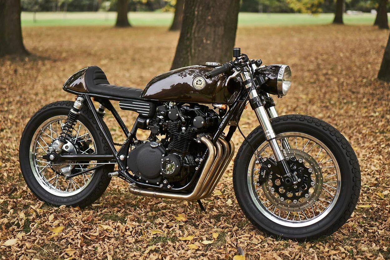 Коферейсер. Suzuki gs550 Cafe Racer. Suzuki GS 750 Cafe Racer. Honda Cafe Racer. Мото кафе рейсер.