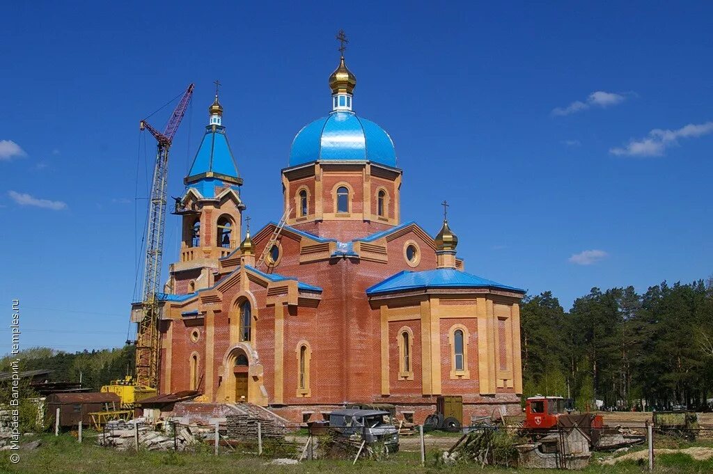 Церковь Казанской иконы Божией матери, Новосибирск. Церковь Покрова Пресвятой Богородицы Новосибирск. Церковь КСМ Новосибирск Первомайский. Храмы Первомайского района Новосибирска. Первомайск омск