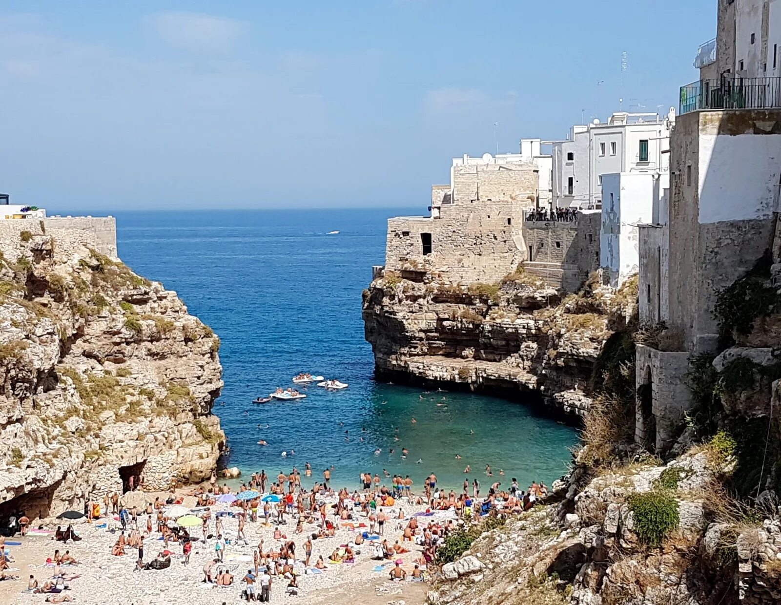 Грот в Полиньяно а Маре. Puglia фото. Полиньяно-а-Маре фото архив. Пресеча Акварика Пулья.