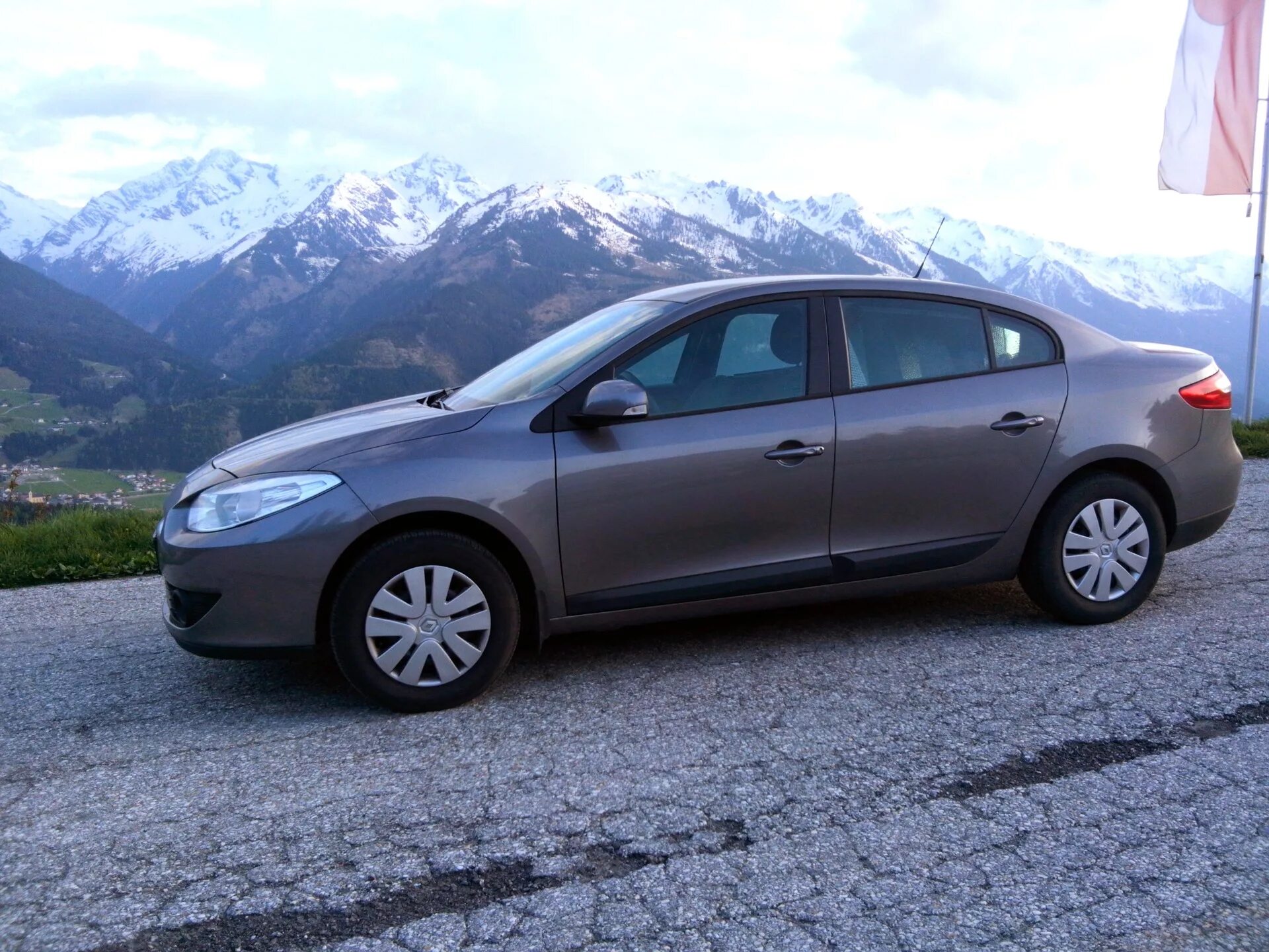 Fluence drive2. Рено флюенс 2. рено флюенс 2011. renault fluence drive. рено флюенс на 17 дисках.