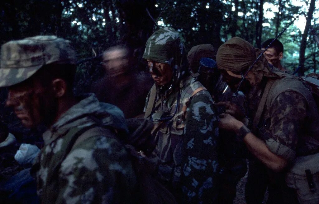 Русские в чечне. Спецназ Сигма в Чечне 1995 год. Чеченские солдаты 1995 Ичкерия боевик. Боевики в Чечне 1995 в лесу.