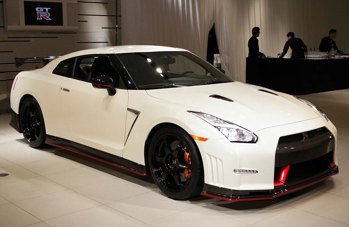 Купить nissan gt. Nissan GTR 2015. Nissan GTR Nismo 2015. Nissan GTR 35 Nismo 2015. Nissan GTR r35 2015.