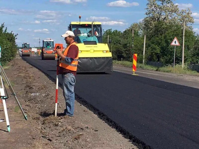 Ремонт дорог в городе. Реконструкция дороги. Дорожные работы. Ремонт дороги. Ремонт трассы.