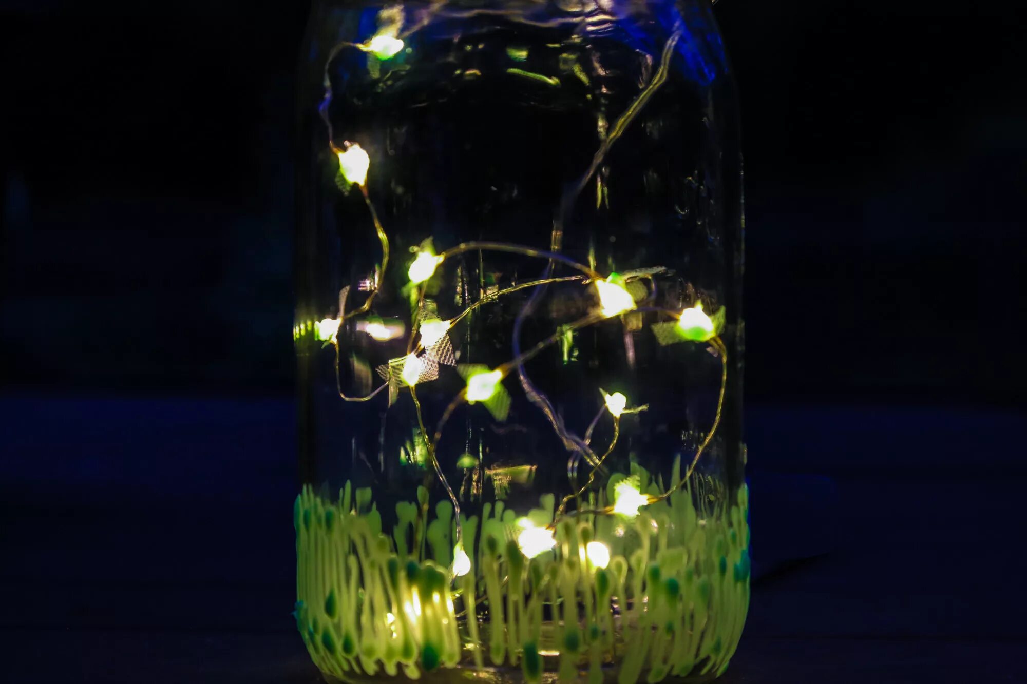 лампы светлячок. светильники из банок. светлячки вокруг лампы. фонарь светлячковый. сверчки у лампы.