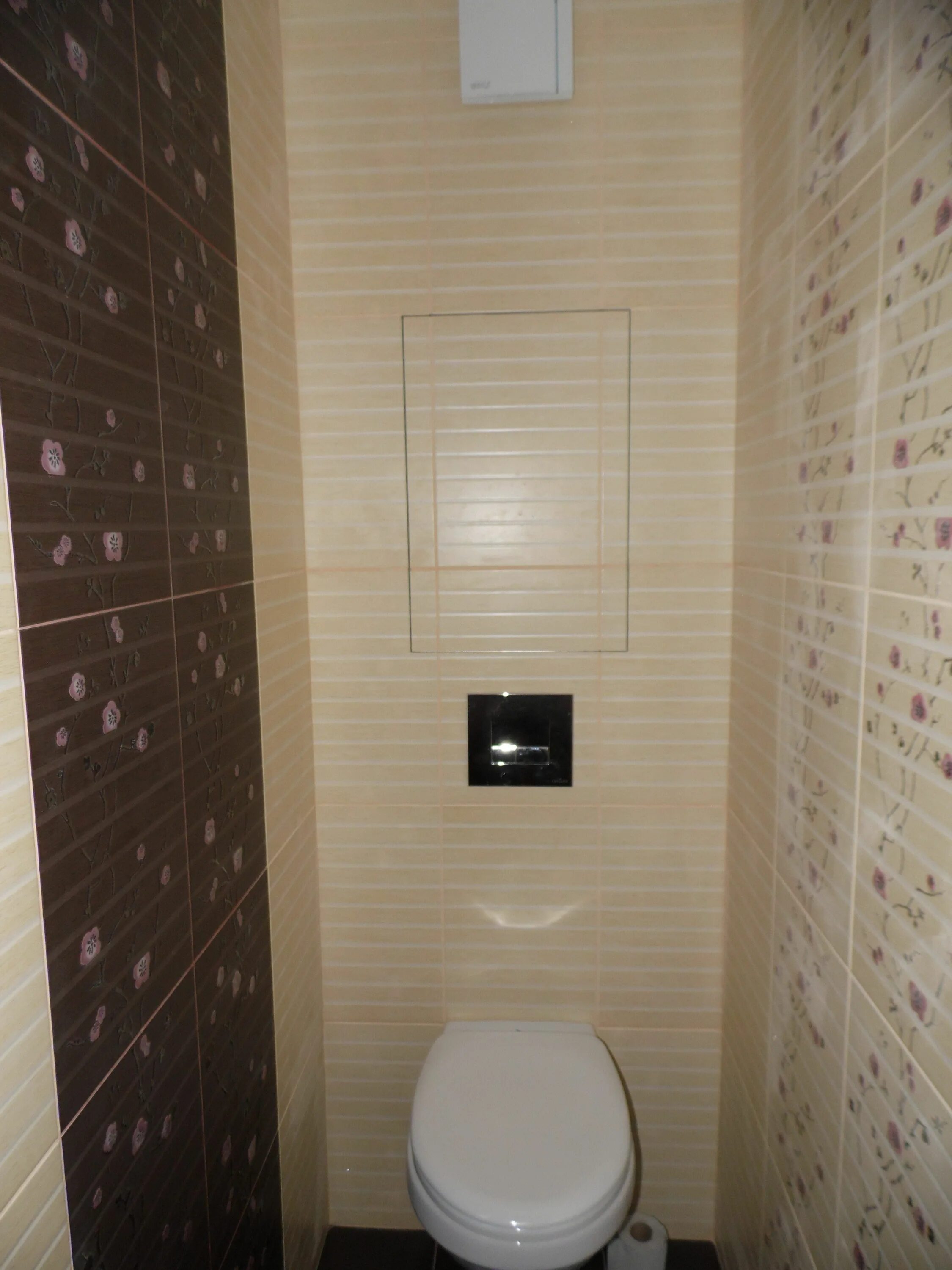 Туалет отделка мдф. Туалет из пластиковых панелей. Туалет отделанный панелями. Туалет отделка мдф. Обшить панелями туалет.