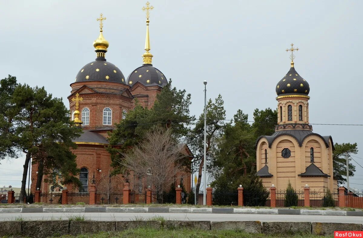 Храм в Незнамово старый Оскол. Свято-Никольский храм Незнамово старый Оскол. Свято-Никольский храм село Незнамово. Церковь Николая Чудотворца в Незнамово. Святые старого оскола