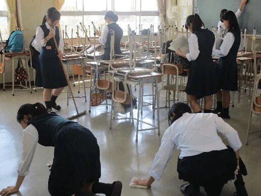The clean the classroom. School in japan cleaning. japanese school cleaning. cleaning classroom. school students cleaning in japan.