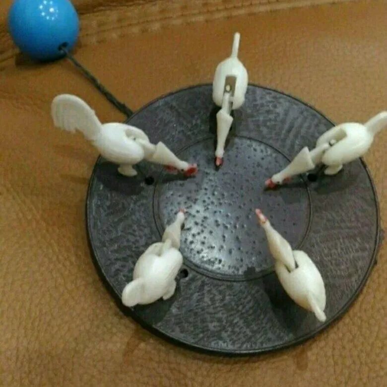 Игрушка курочка клюет. Советские игрушки курочки клюют. игрушка курицы клюют зерно. игрушка курица клюющая. деревянная игрушка курочки клюющие зерно.