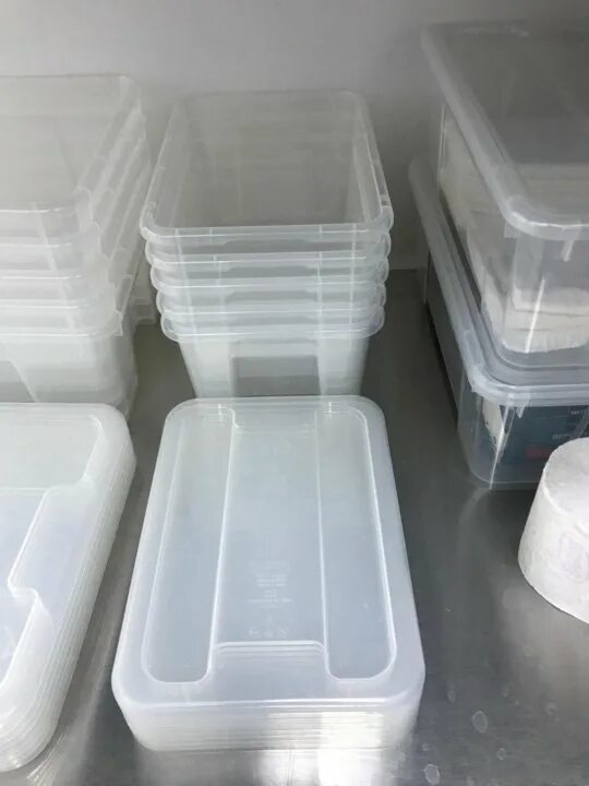 Контейнер из пластика. Контейнер пищевой пластиковый. Пластиковые контейнеры для пищевых продуктов с крышкой.