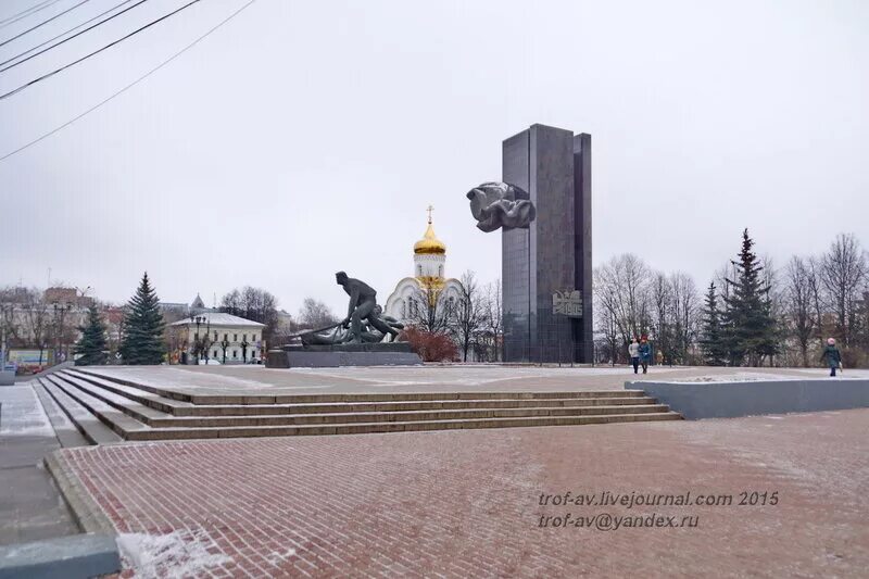 Иваново город революции. Пл революции Иваново. Памятник на площади революции Иваново. Памятник борцам революции Иваново. Площадь революции Иваново фото.