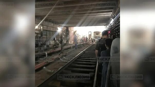 До какого закрыта удельная. Трагедия около метро солнцево. станция метро удельная 1982 год. 25 мая 2025 удельная метро. задержания бабушку у метро удельная в петербурге.