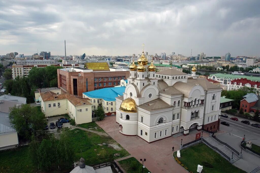 Екатеринбург имя святого. Храм святителя Николая Чудотворца Екатеринбург. Никольский храм Екатеринбург. Церковь Николая Чудотворца на Патриаршем подворье Екатеринбург. Екатеринбург Куйбышева 39 храм Николая Чудотворца.