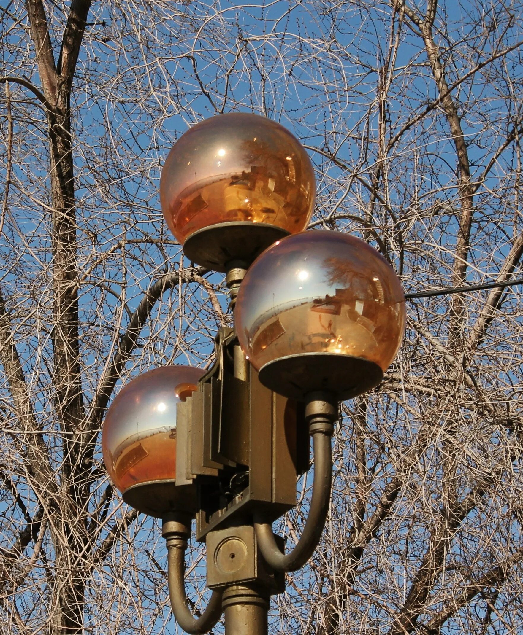 Уличные фонари шары. Фонарь освещения. Светильники шары уличные. Светильник шар уличный. Светильник уличный шар на столб.