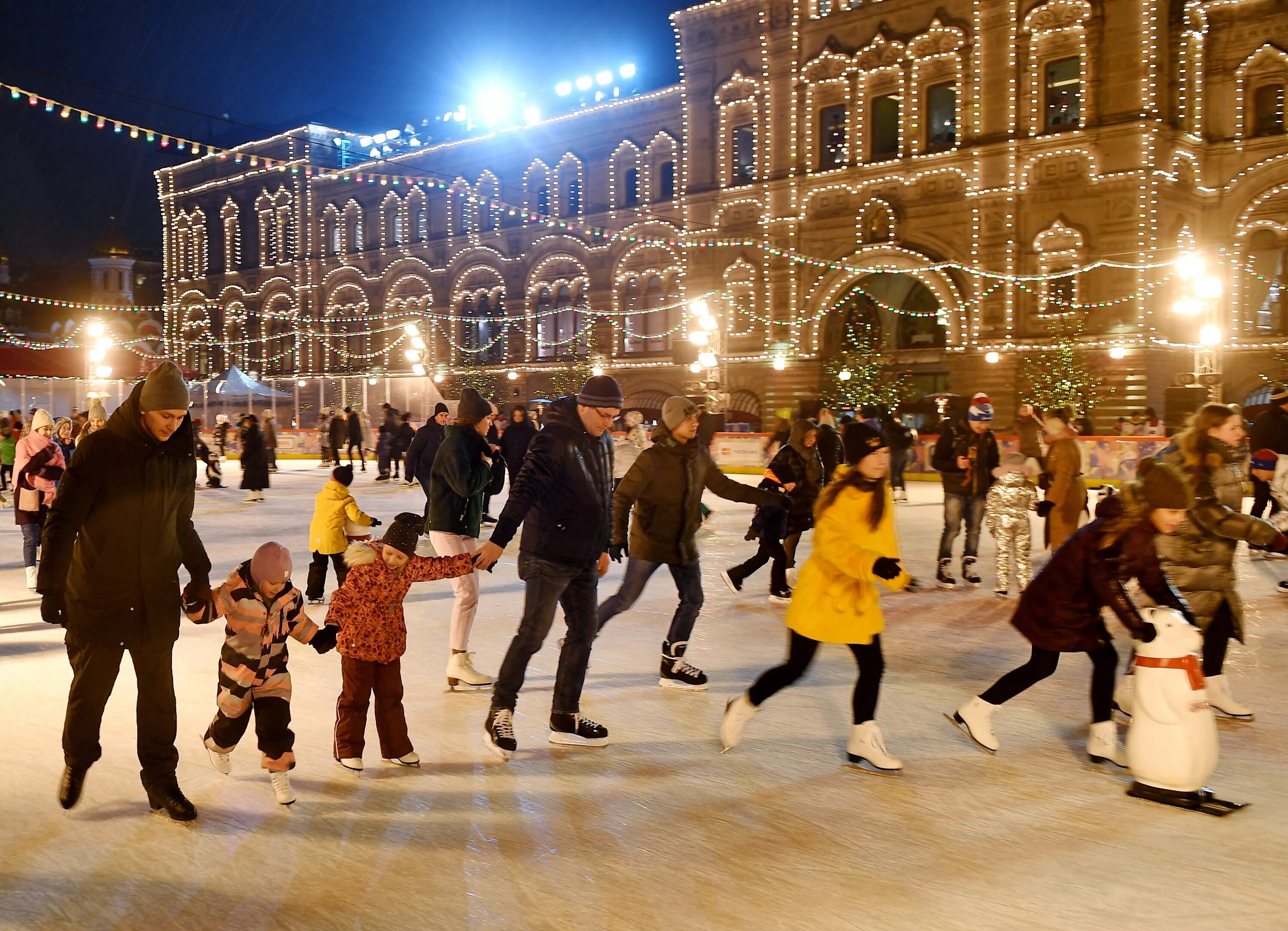 ГУМ-каток Москва. ГУМ-каток на красной площади. Каток в Москве ГУМ каток. Катки в Москве ГУМ. Закрытие катков в москве