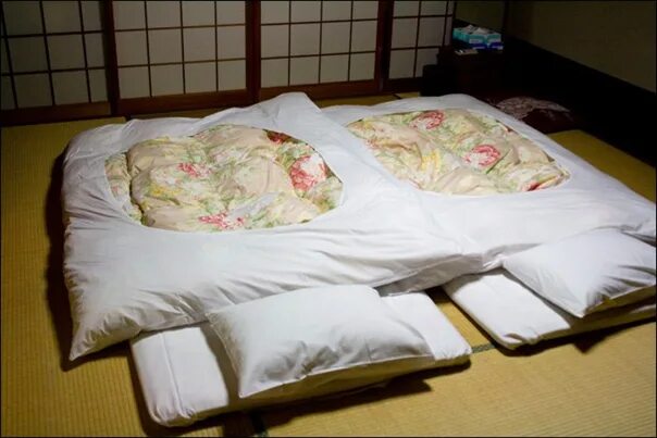 Подушки в японском стиле. Подушки на которых спят японцы. Постельное белье для футона. В Японии спят на полу. Сплю без матраса