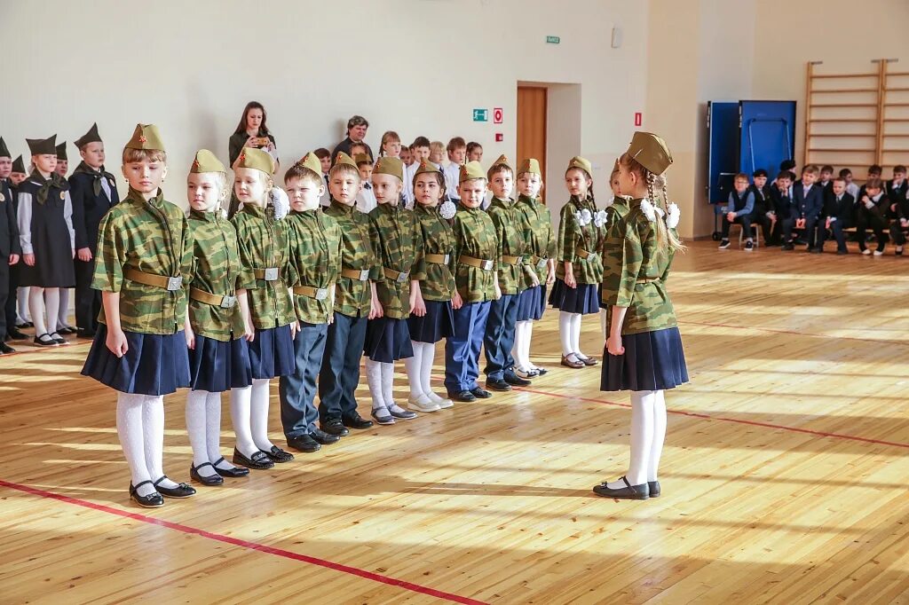 Строевые песни для школы. Строевой смотр в школе. Конкурс строя и песни в начальной школе. Форма на смотр строя. Конкурс строевой в школе.