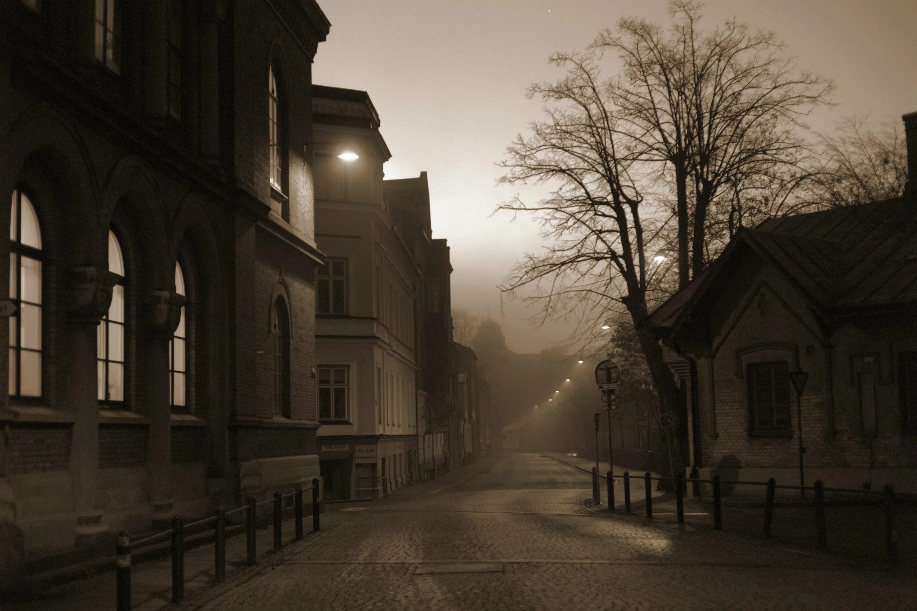 Street in fog. Улица в тумане. Город в тумане. Street in fog. Мрачные улицы ночью.