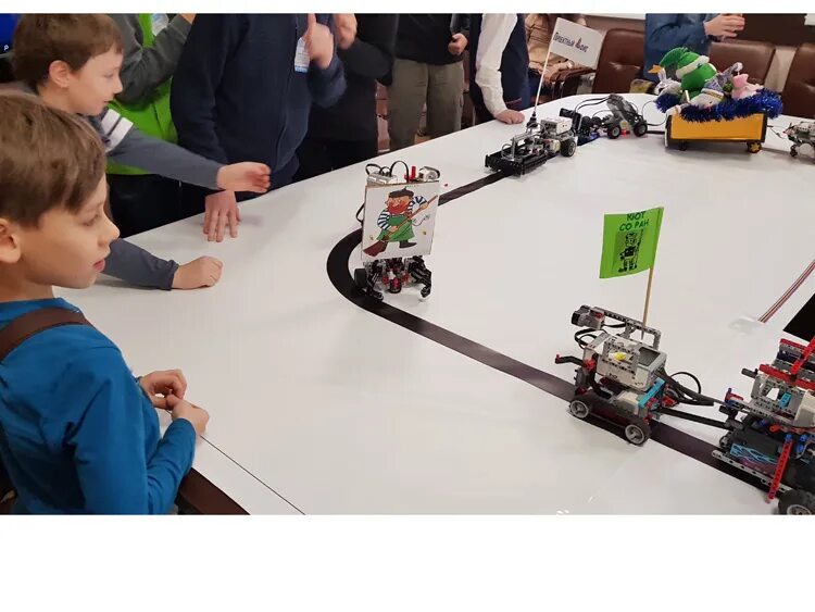 Спортивная робототехника. Робототехника на физкультурной. POWERPLAY соревнование роботов. Аграрная гусеничная робототехника.