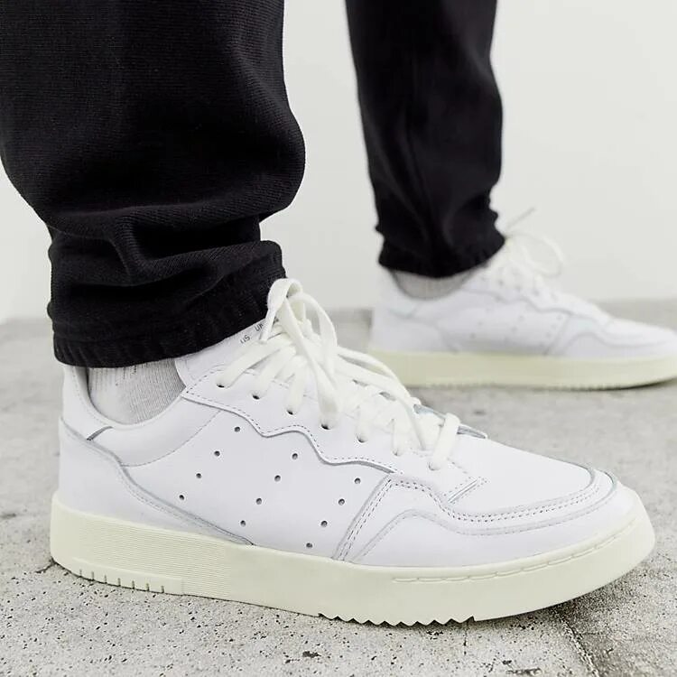 Оригинал белый мужской кроссовки. Adidas Originals Supercourt White. Adidas Supercourt белые. Кеды adidas Supercourt. Кроссовки adidas Originals Supercourt.