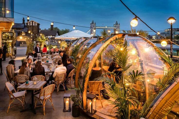 Budapest’s rooftop 360 Bar installs panoramic igloos for winter drinking - Engli