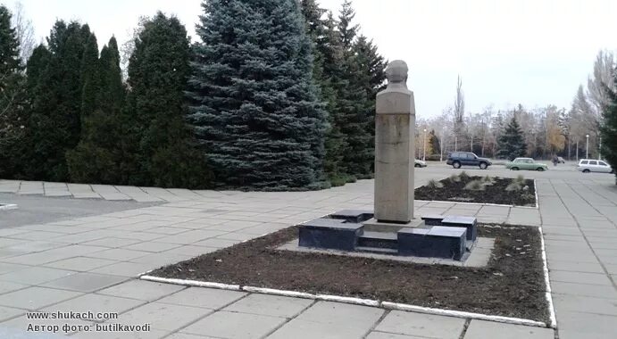 Объявления типичного докучаевска. Аллея героев докучаевска. памятник докучаеву в докучаевске. докучаевск памятник ленину.