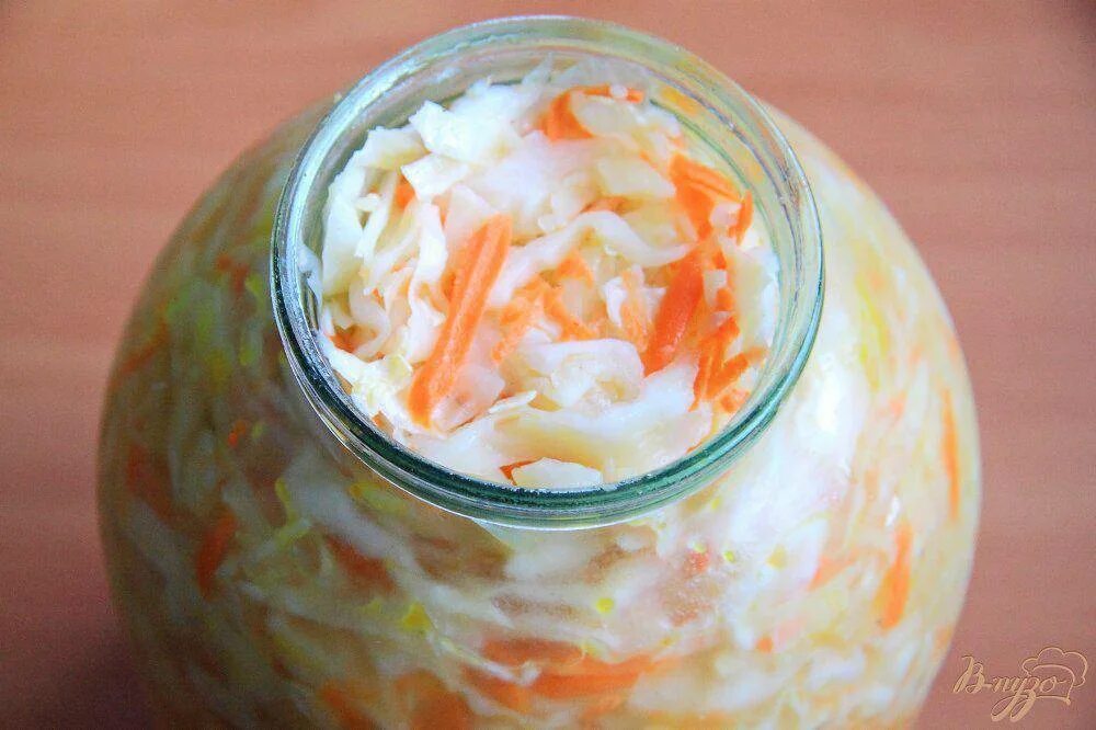 Хрустящая капуста быстрого приготовления с уксусом. Капуста маринованная быстрого приготовления. капуста быстрого приготовления хрустящая. маринованная капуста на зиму. капуста маринованная быстрого приготовления в банке.
