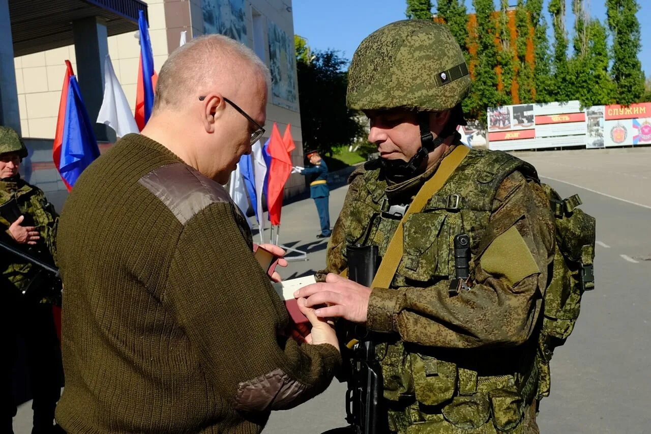 Российские военные. Военнослужащие Украины. Военнослужащие России. Кадровый военный.