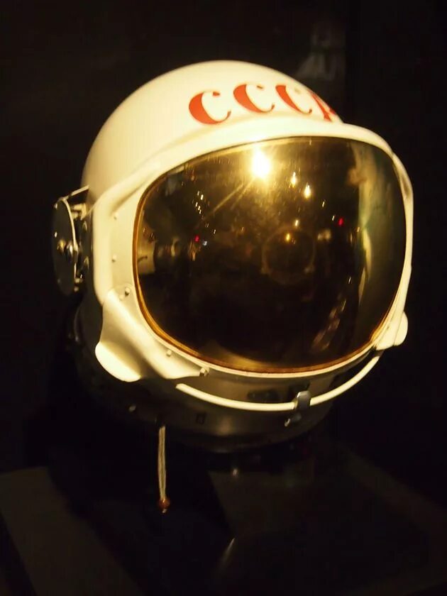 Космический шлем. Шлем скафандра. Шлем Космонавта. Шлем Космонавта современный.