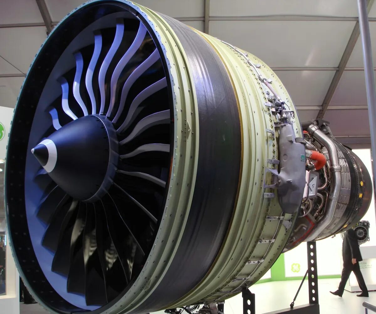 90 сильный двигатель. General Electric ge90-115b. Двигатель General Electric ge90. Ge90-115b. Ge90 115b двигатель.