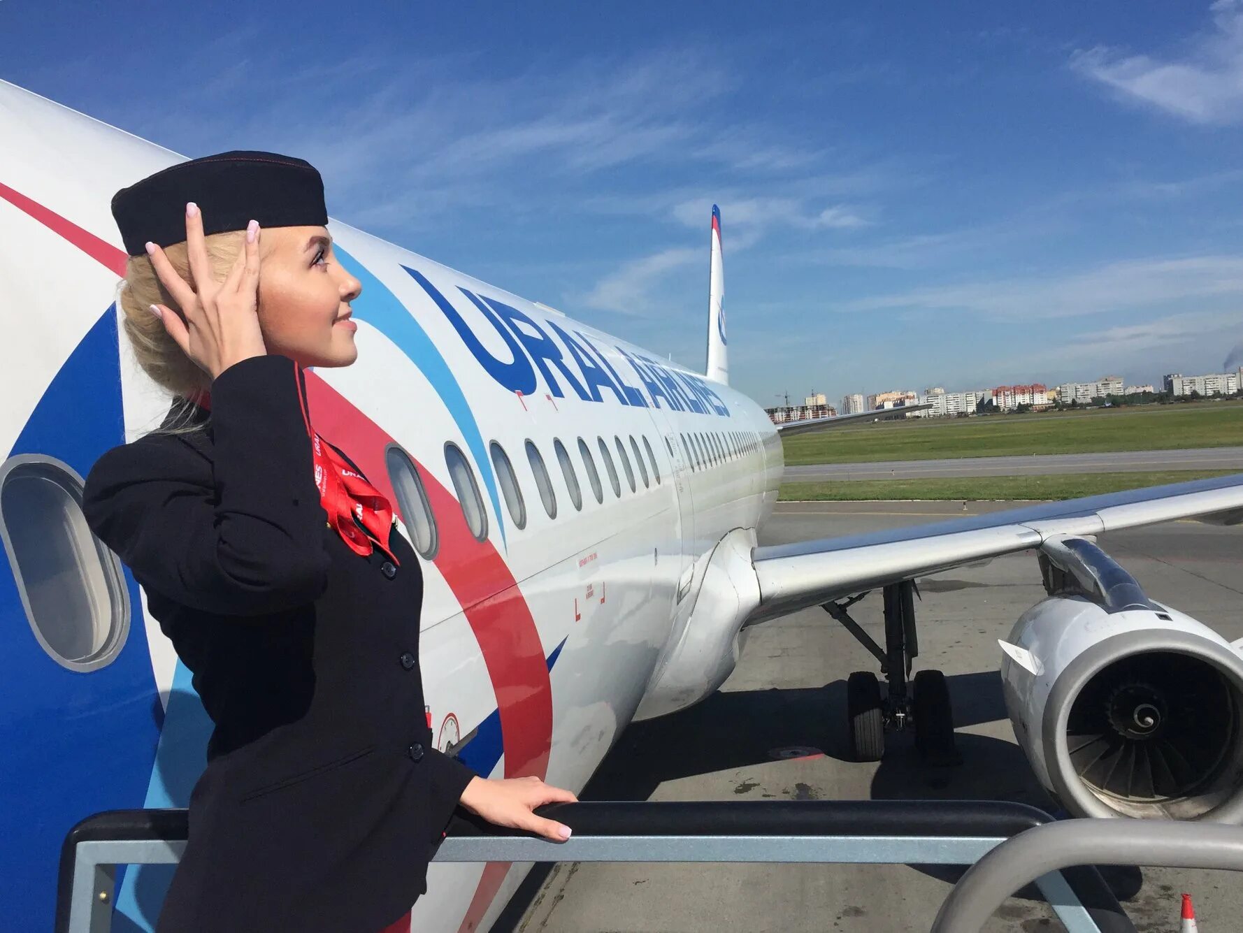 Ural airlines самолеты. Самолет урал аирлинес. Авиакомпания ural airlines. А380 уральские авиалинии. Уральские авиалинии самолет взлетает.