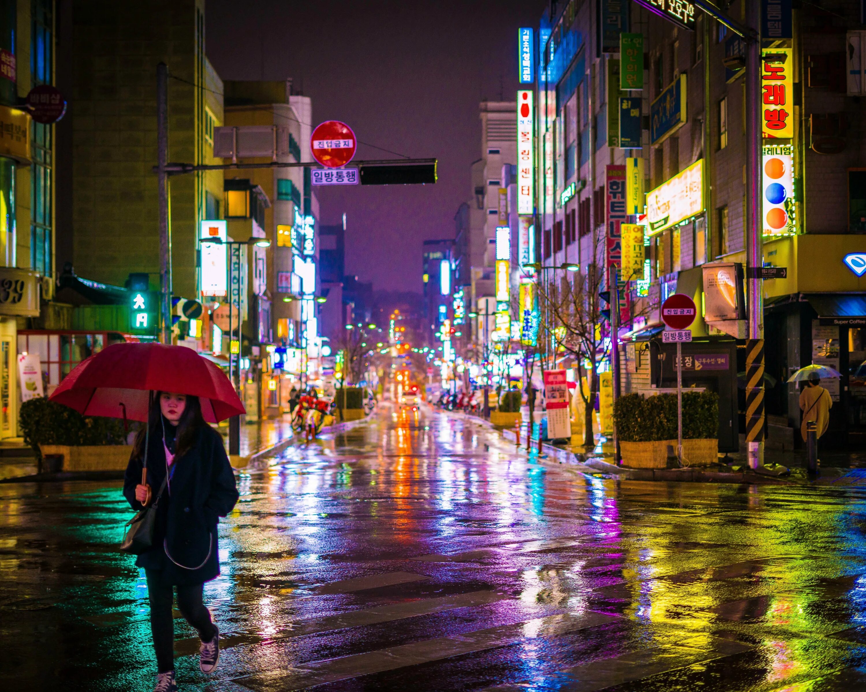 Rain town. Корея Южная Сеул дождь. Сеул неон. Южная Корея Сеул улицы. Япония Сеул.