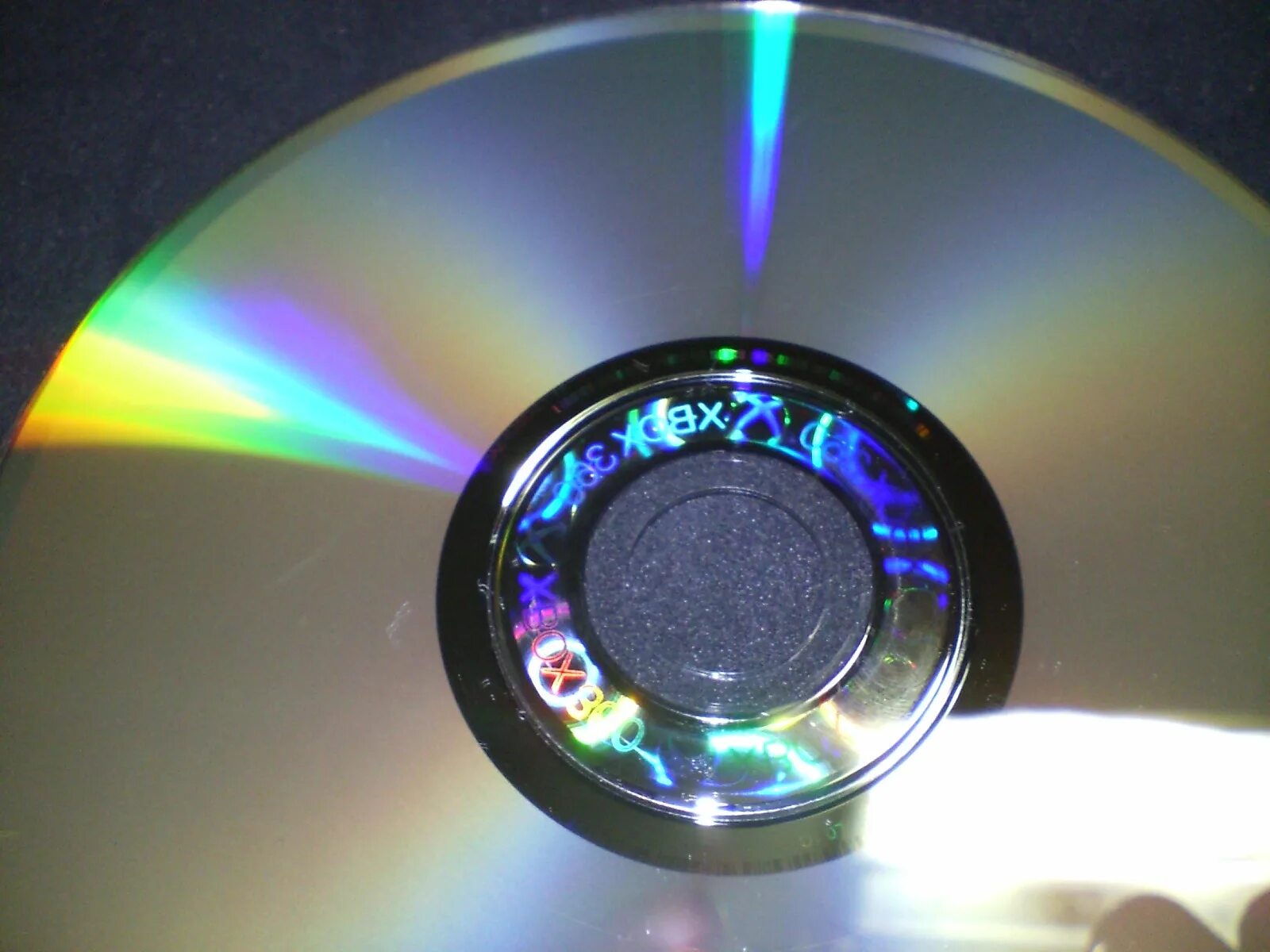 Cd образа cd образа. CD диск. Игрушки из дисков компьютерных. Открытый диск. Устройство для просмотра дисков.
