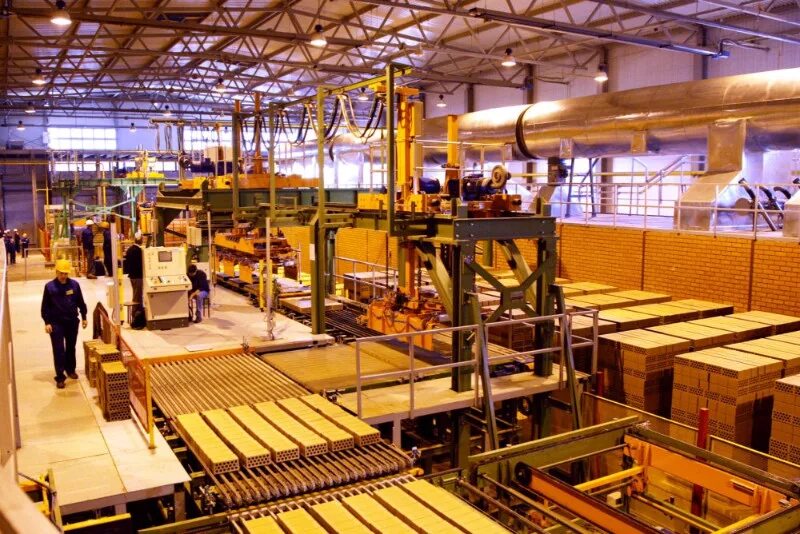 производство сэндвич панелей. производство строительных материалов. индустрия строительных материалов. промышленность донецка. сэндвич панели цех.