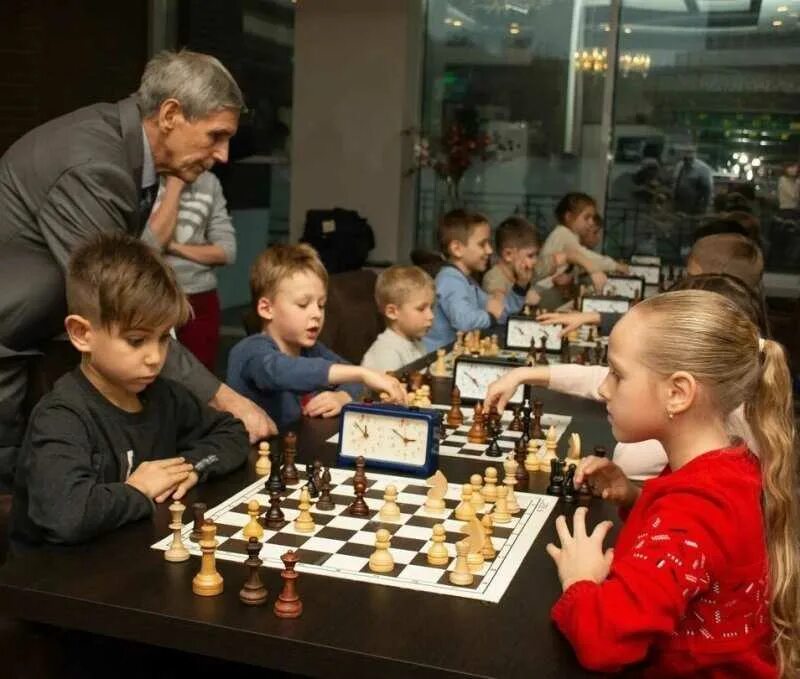 Шахматные соревнования. Louis chess club. Кружок шашки и шахматы. Шахматы занятия. Клуб шахматистов.