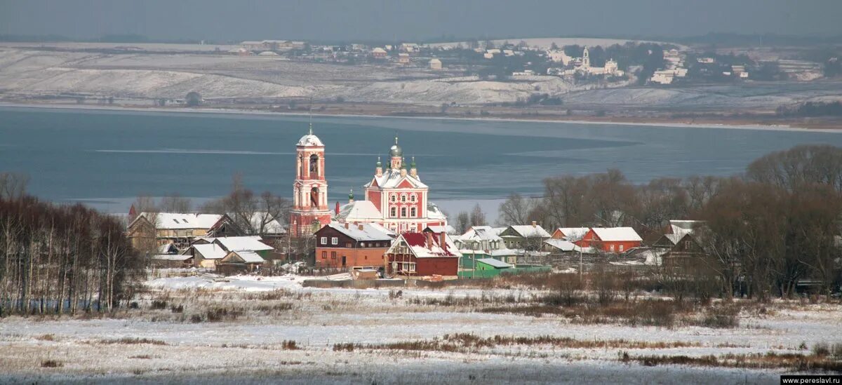 Зима плещеева. Переславль-Залесский Церковь сорока мучеников зима. Переславль-Залесский Плещеево озеро зима. Плещеево озеро Переславль Залесский зимой. Плещеево зимой Переславль.