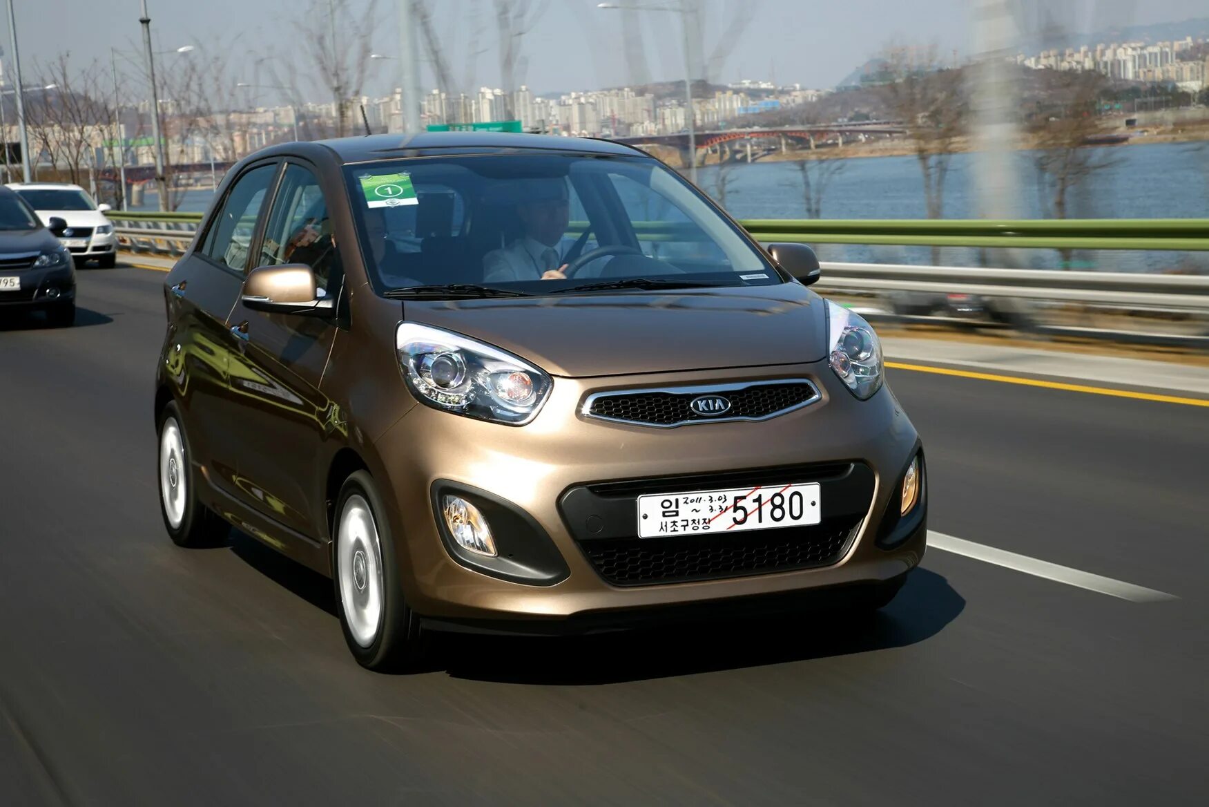 Купить б/у Kia Picanto II 1.3 AT (85 л.с.) бензин автомат в Воронеже: белый Киа