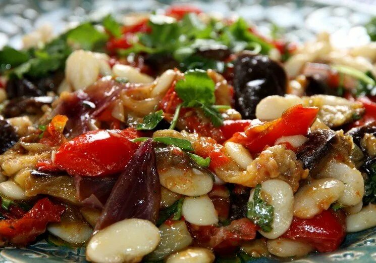 кухня наизнанку 10 салатов с фасолью. баклажаны со стручковой фасолью. салат с шампиньонами и стручковой фасолью. салат из фасоли. салат с фасолью и соевым соусом.