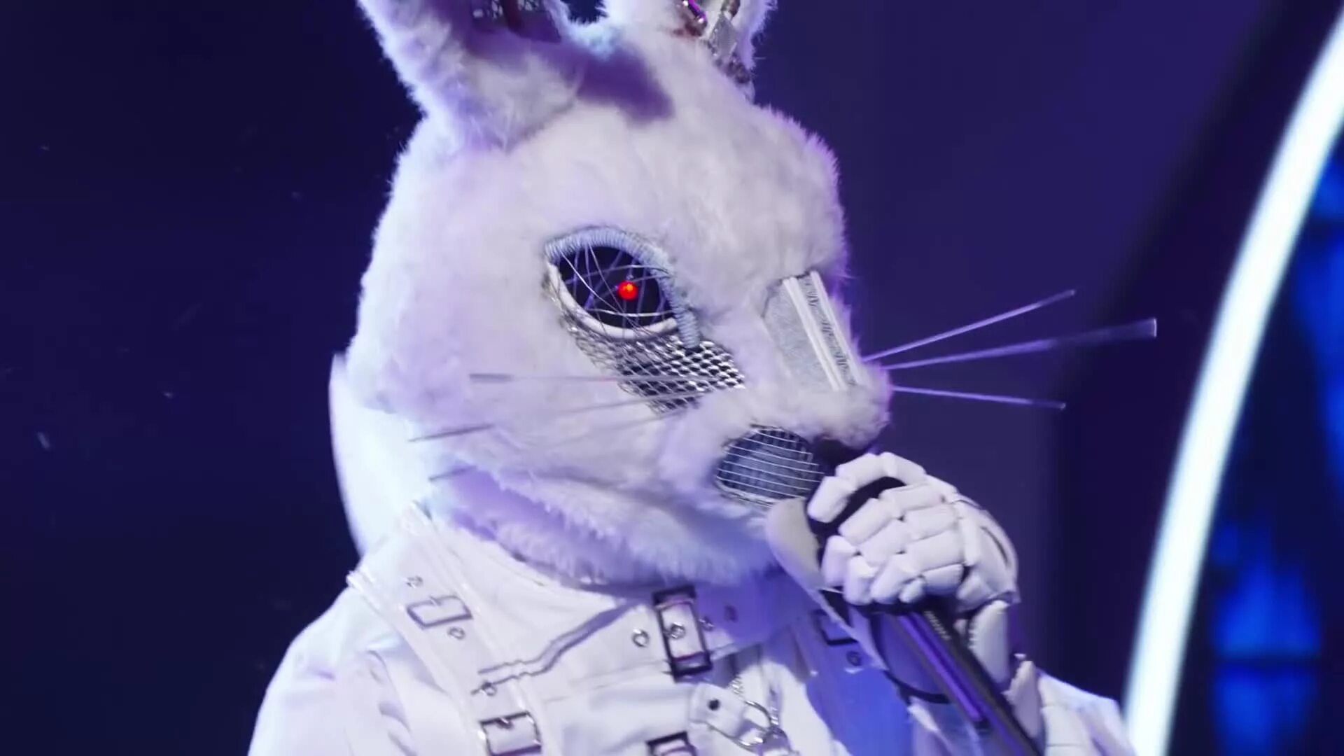 Singing rabbit. Шоу маска заяц Gangnam Style. The masked Singer заяц. Шоу маска кролик.