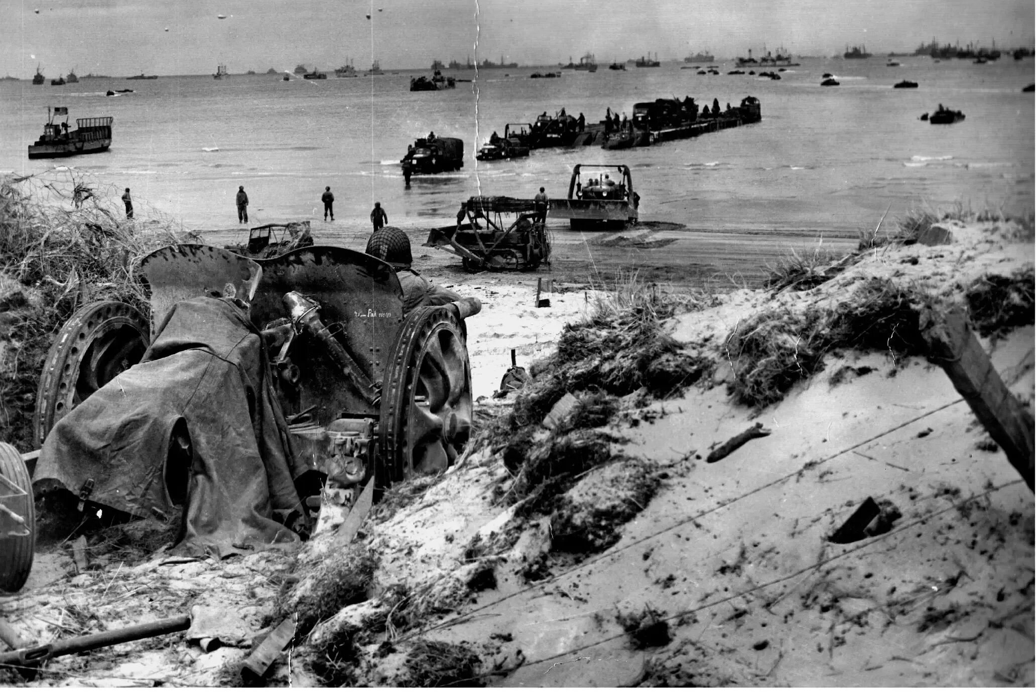 Высадка союзников в нормандии операция. Высадка в Нормандии 1944. Высадка в Нормандии 1944 Омаха. Высадка в Нормандии пляж Омаха. Нормандия Омаха Бич 1944.