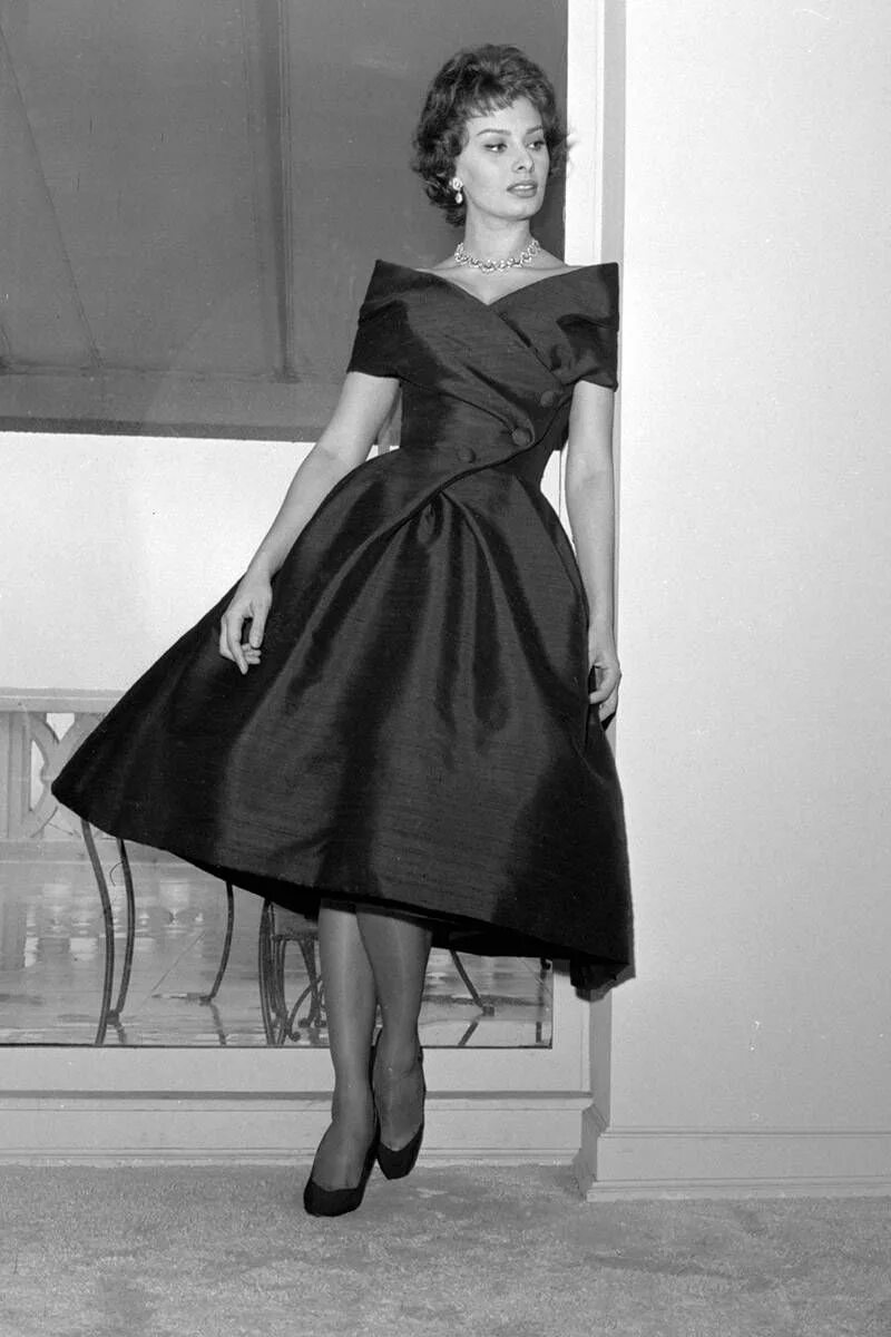 Pin by Catherine Thornton on Catalogue Vintage 1950s dresses, Retro fashion, Vin