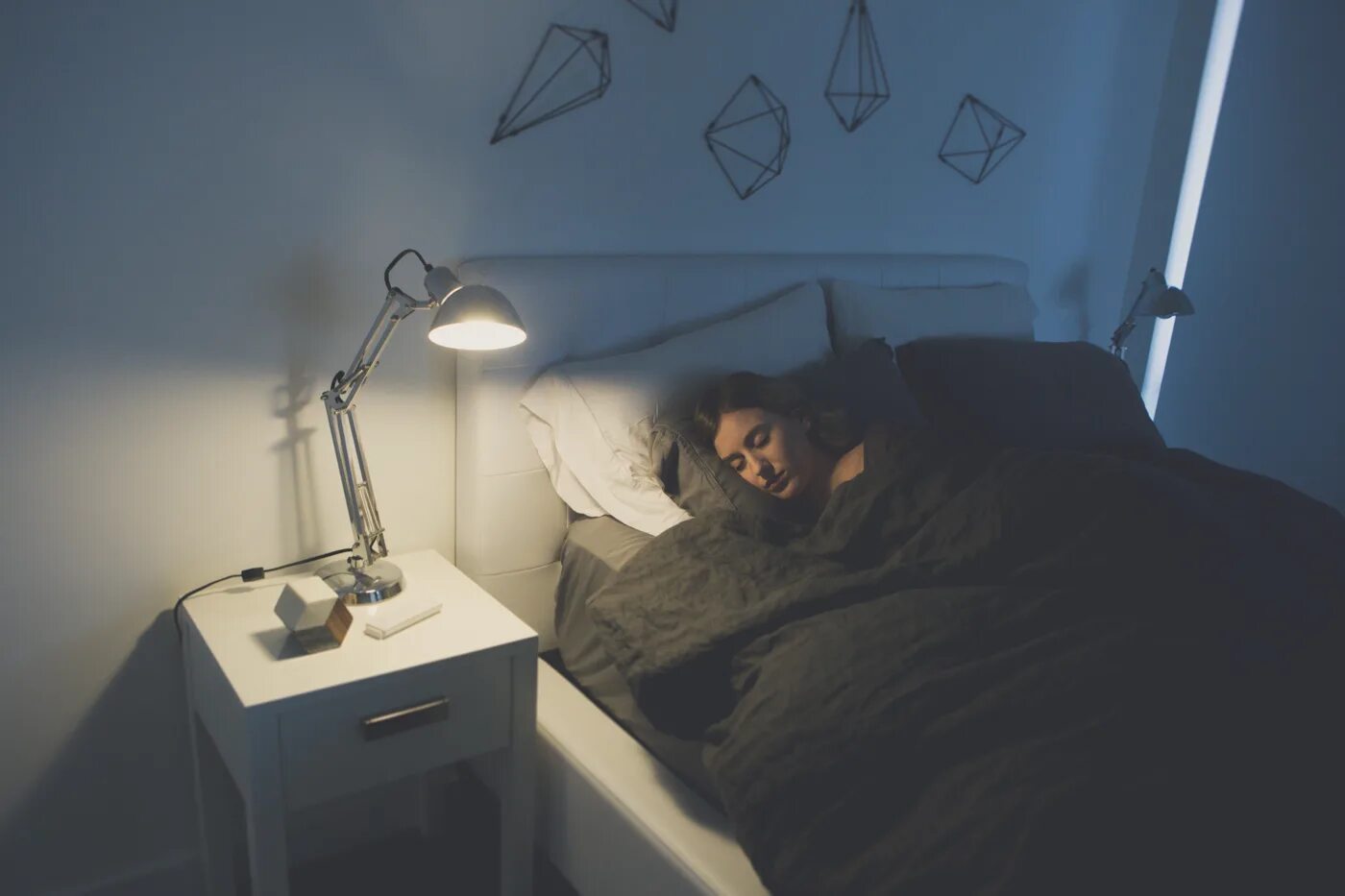 I sleep in the bed. Кровать облако. Sleeping at Night. Sleeping Lamp.