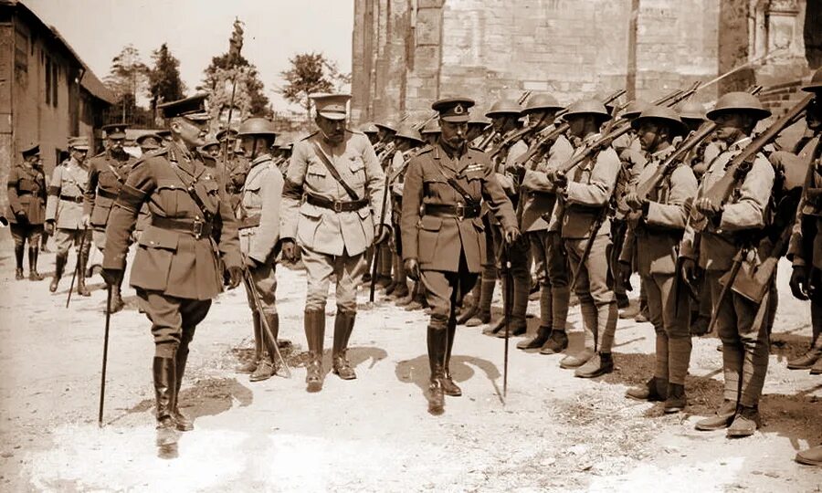 Лагерь ла куртин. Французская армия 1 мировой. Русский экспедиционный корпус в париже 1916. Росси в первой мировой войне. Россия в 1 мировой войне.