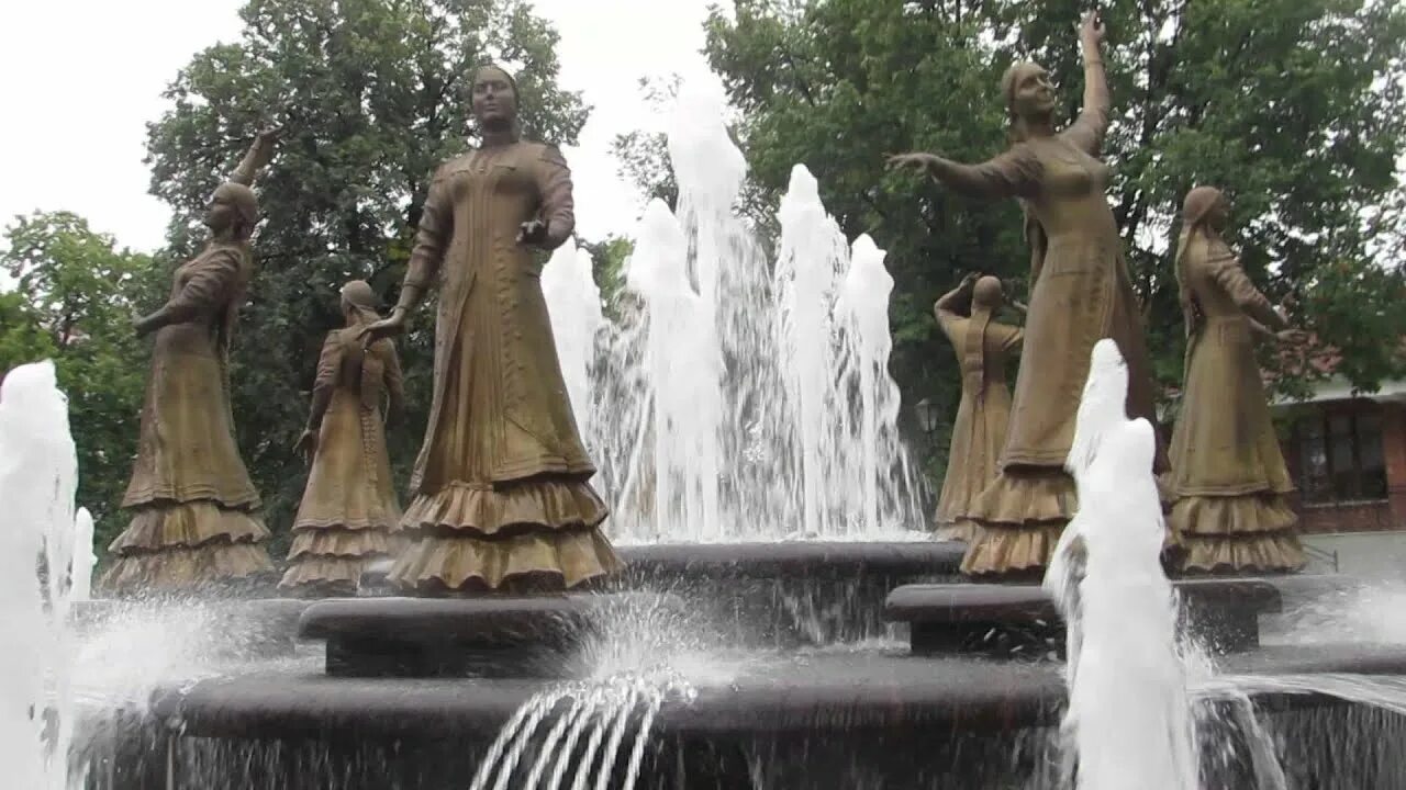 Семь девушек скульптор. Фонтан семь девушек в уфе зимой. семь девушек фонтан уфа вектор. скульптура семь девушек. фигуры девушек из фонтана 7 девушек.