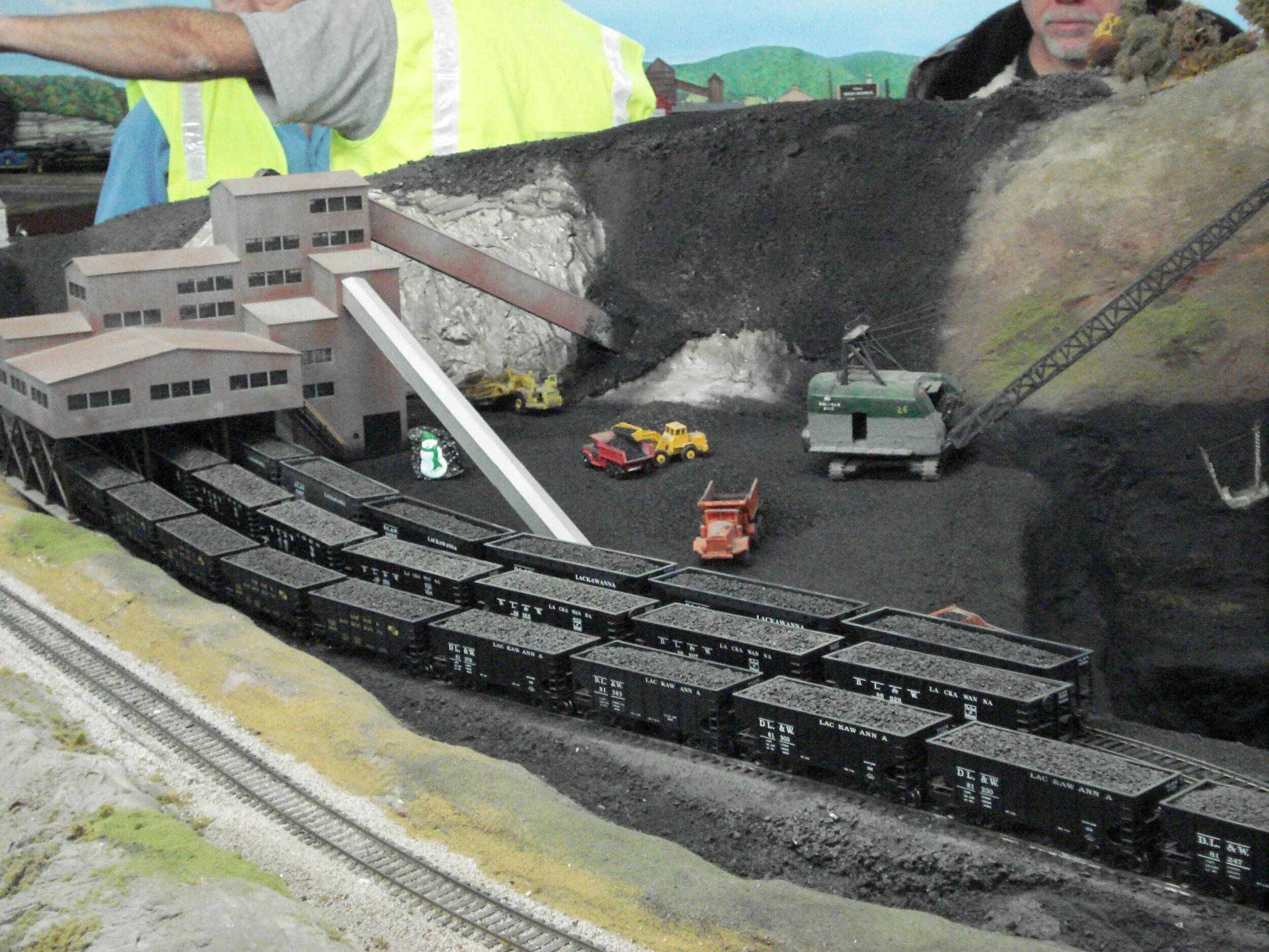 Scale mining. Scale mining. Уганда африка золотодобыча. Cast mine. Sublevel mining.