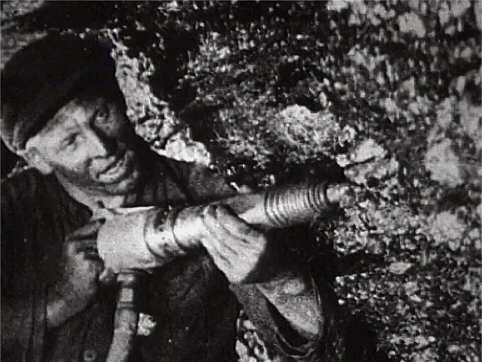 Таль спасский карпов. Алексей григорьевич стаханов. Движение шахтеров рекордсменов. Памятник алексею стаханову. Памятник алексею стаханову.