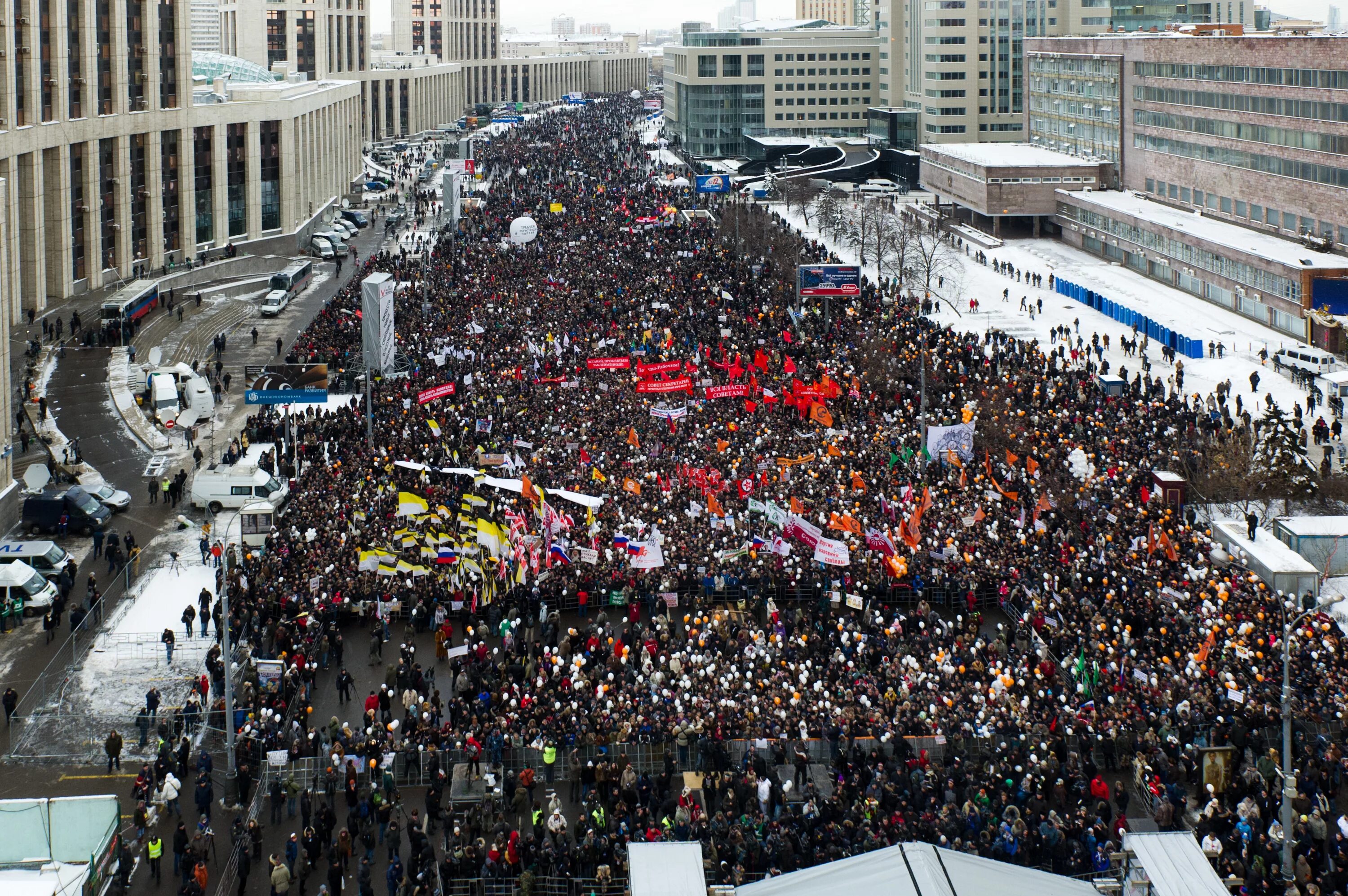 8 декабря 2011. Митинг на проспекте Сахарова 24 декабря 2011. Митинг на проспекте Сахарова. Проспект Сахарова 2011. Площадь Сахарова Москва.