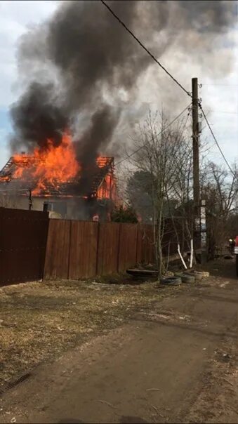 Пожар в садоводстве. Пожар в садоводстве. Сгоревший дом. Бокситогорск пожар садоводство. Пожар садоводство.